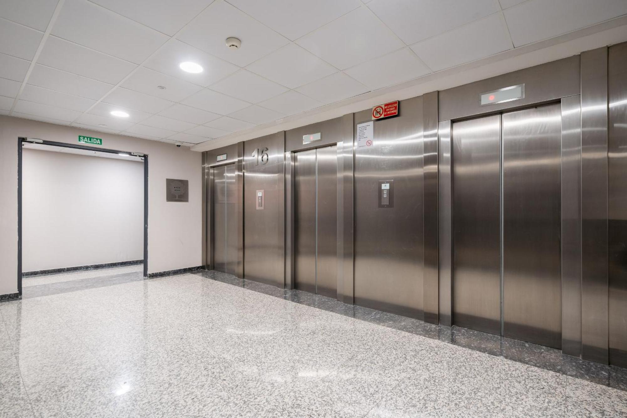 Apartamento En Plaza De Espana Alquiler Temporal Madrid Ngoại thất bức ảnh