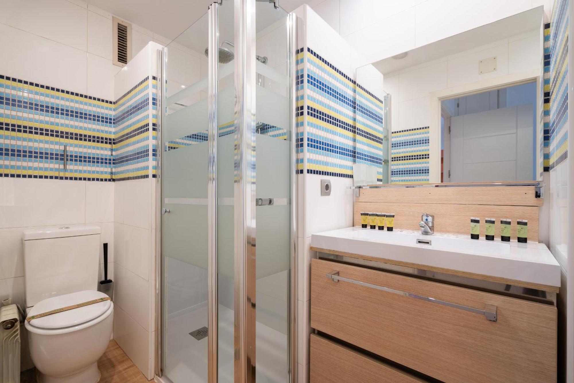 Apartamento En Plaza De Espana Alquiler Temporal Madrid Ngoại thất bức ảnh